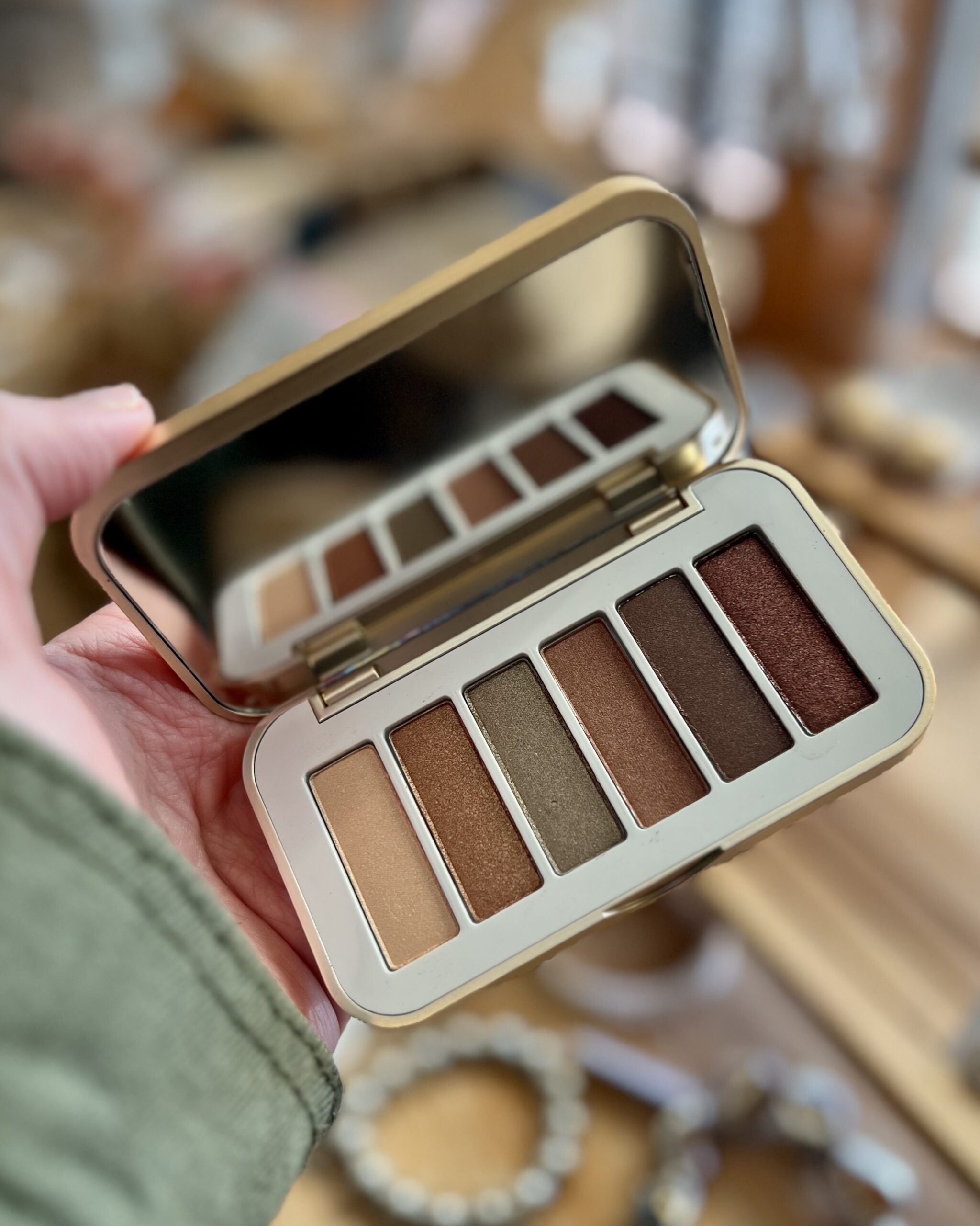 Jane Iredale Eyeshadow palette in Naturally Glam.