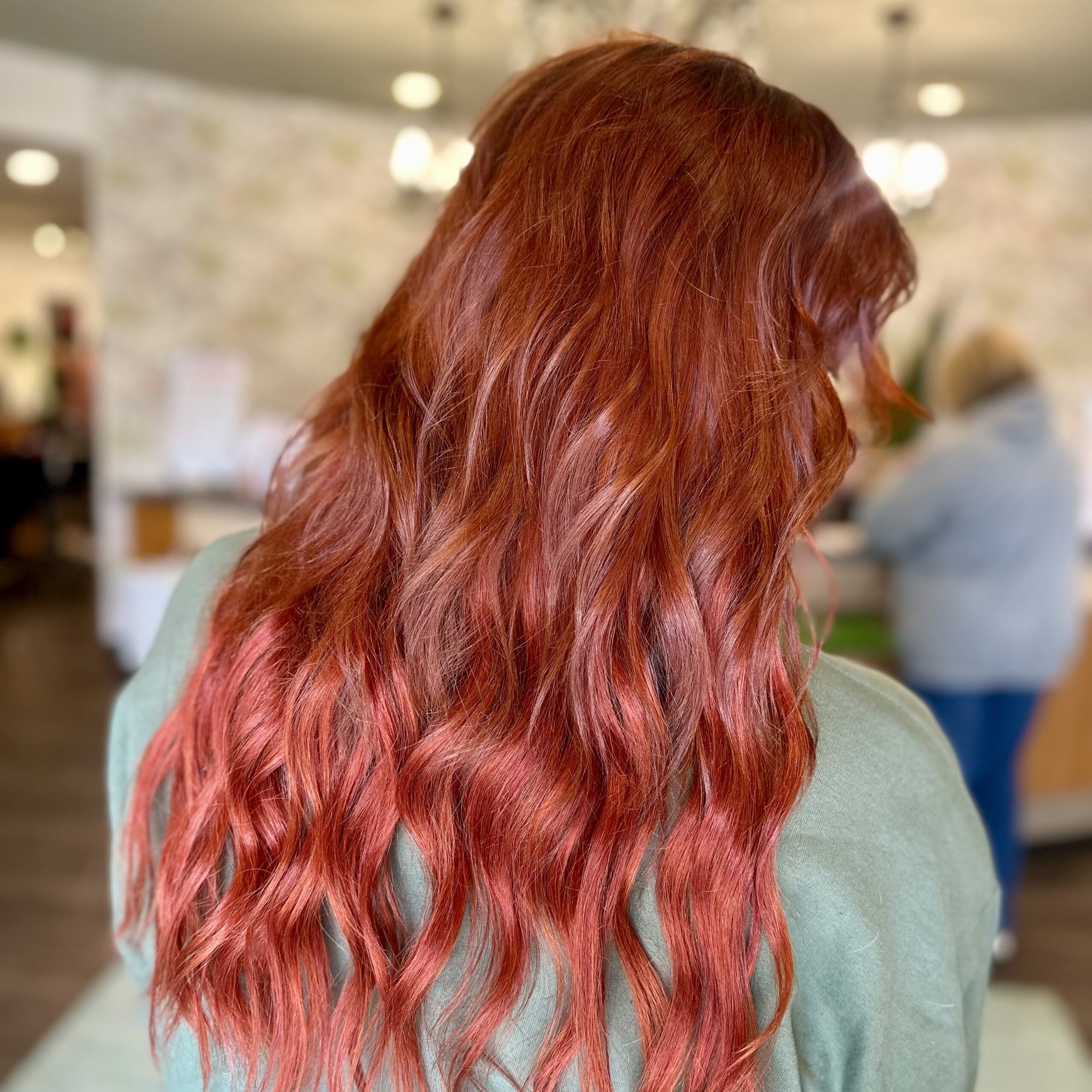 Our stylist Kenzie gave her guest 22-inch ideal hybrid wefts for some added length & fullness.